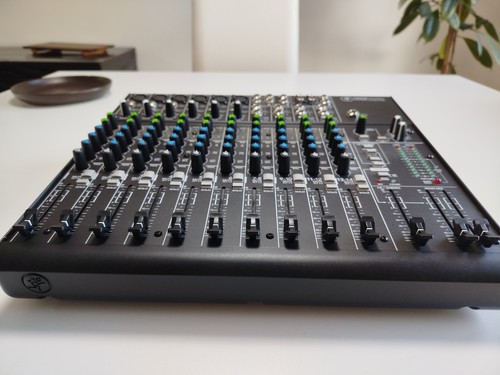 Mackie 1402 vlz4 - mackie,
